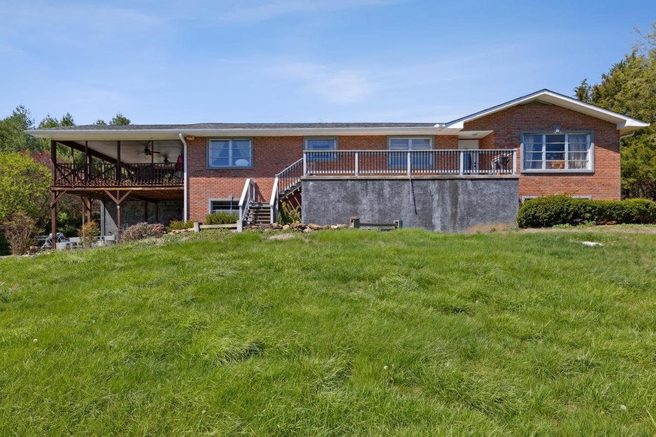 Mid-Century Vintage Brick Ranch Upstairs Guesthouse Sevierville Exterior foto